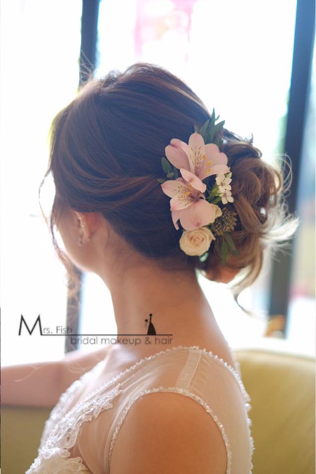 60 Engaging Wedding Hairstyle With Fresh Flowers That Will Sweep Him Off His Feet