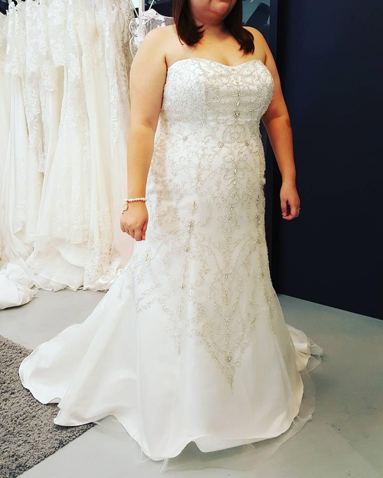 40 Lovely Plus Size Wedding Dresses for Brides on Their Wedding