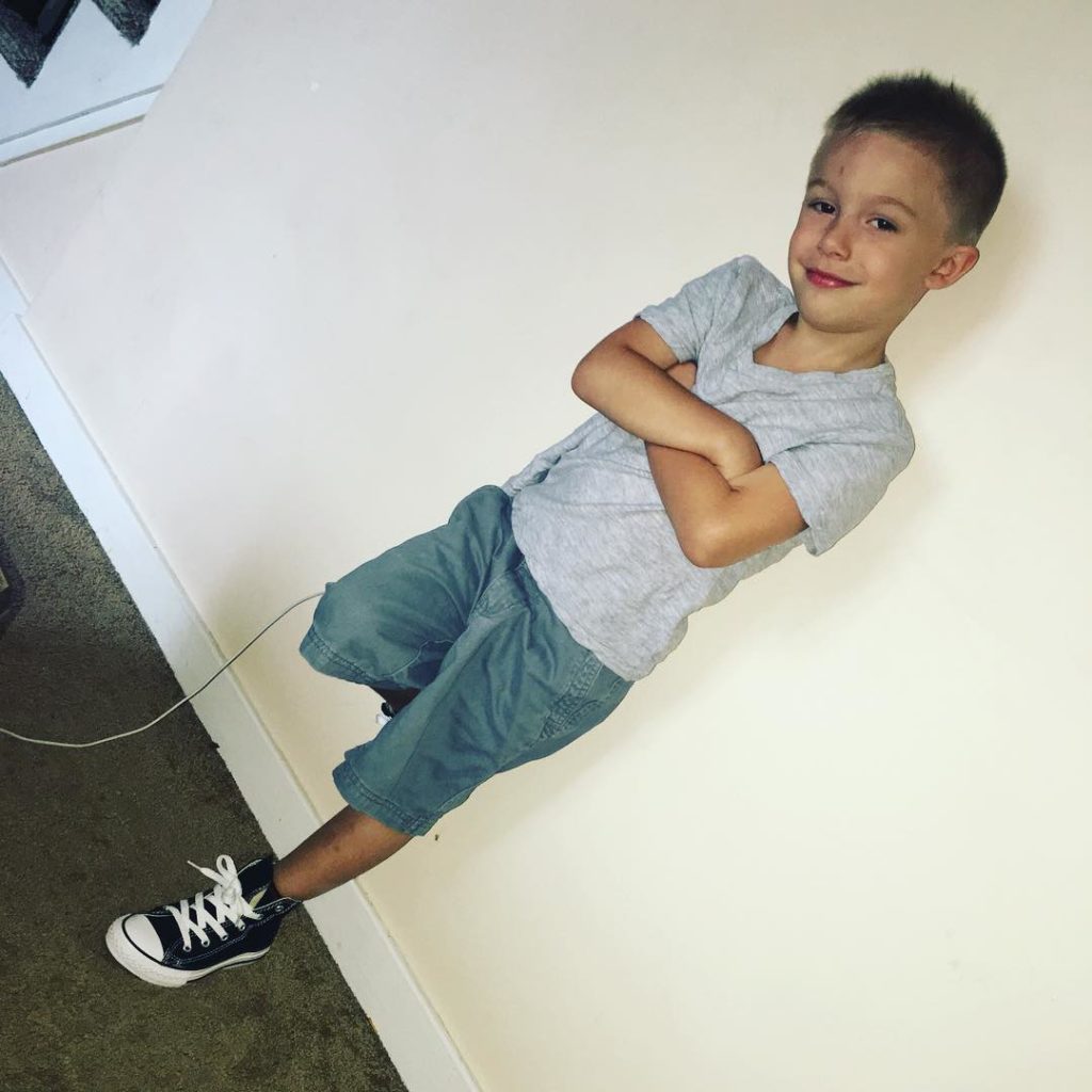 40 Voguish Converse Spring Outfit for Boys That Deserves to Be Flaunted