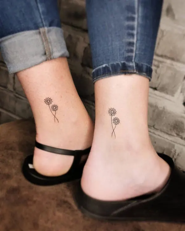 Floral mother-daughter tattoos