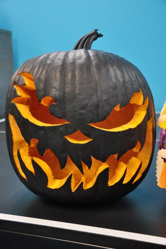 30+ Interesting Pumpkin Carving Ideas for Halloween - Gravetics
