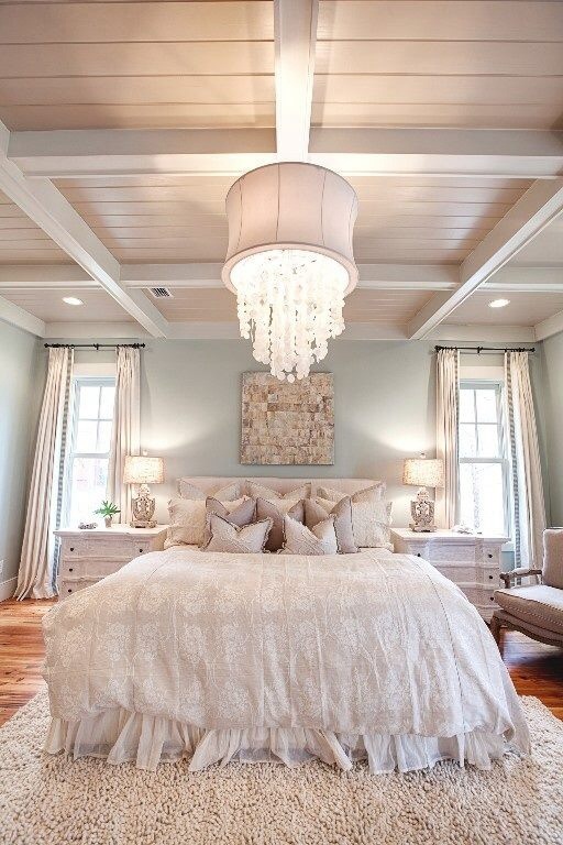 Soft and Tranquil Bedroom with Subtle Elegance