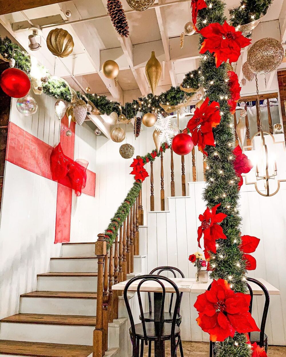 Make a Statement with a Voluminous Garland