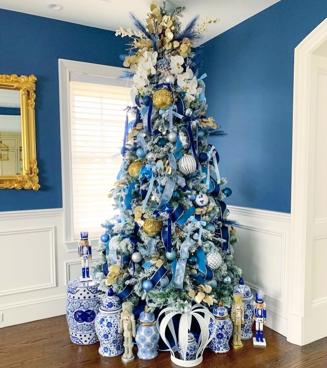 Regal Blue Willow Christmas Splendor