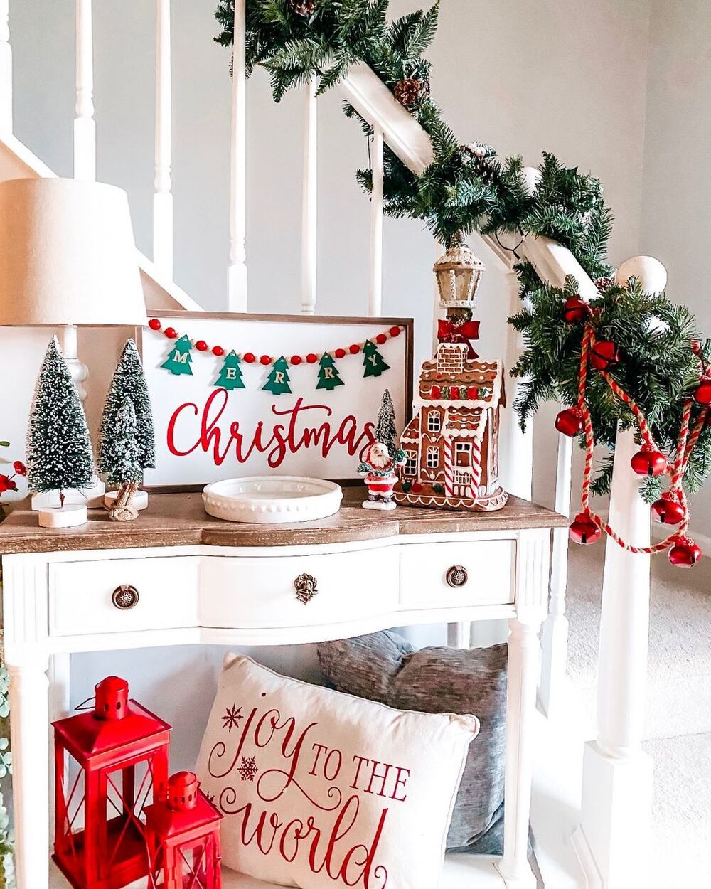 Staircase with Christmas Decor Inspiration Idea