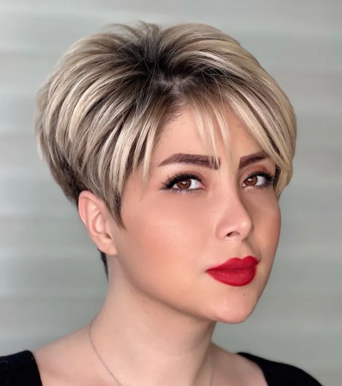 Chic Two-Tone Pixie Cut with Bangs