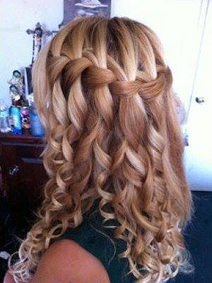 Amazing curl Prom hairstyle