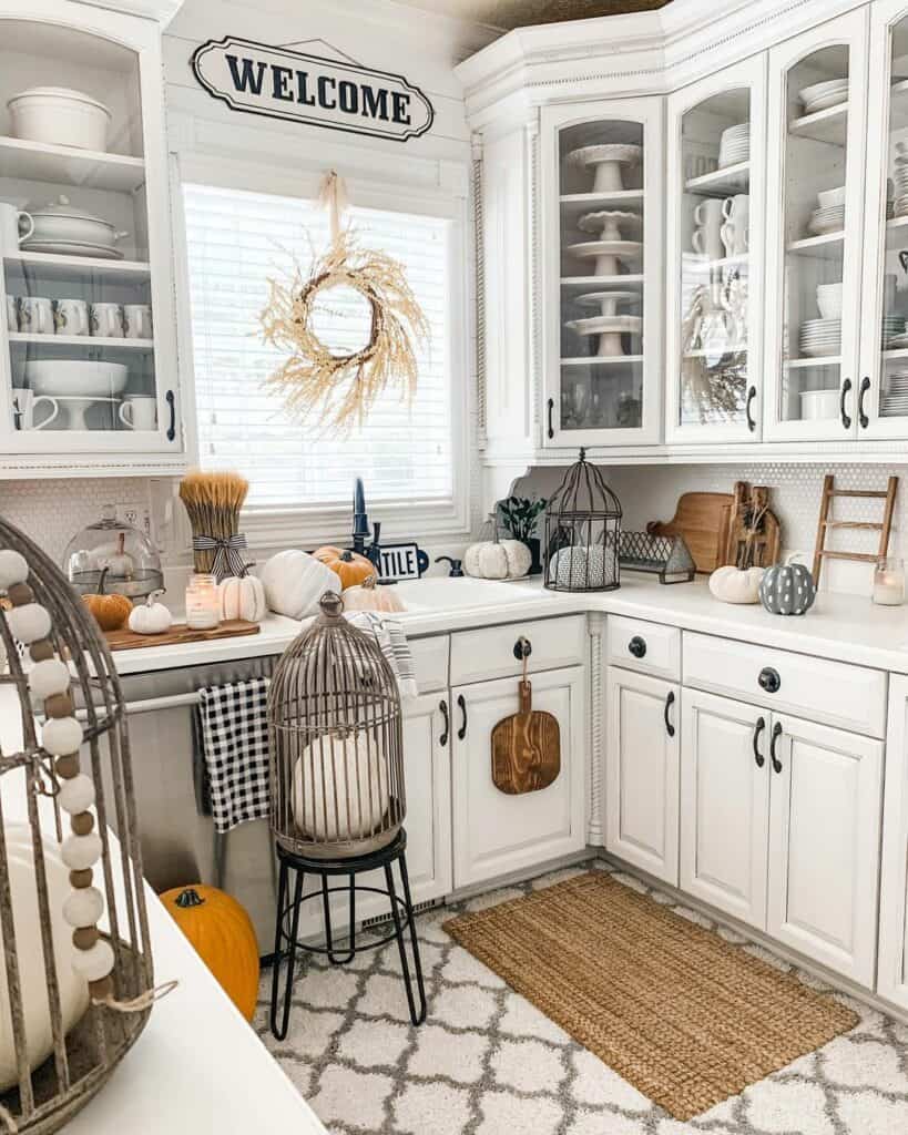 Minimalist Wreath in White Kitchen