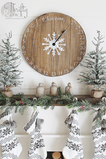 Great rustic farmhouse Christmas decor!