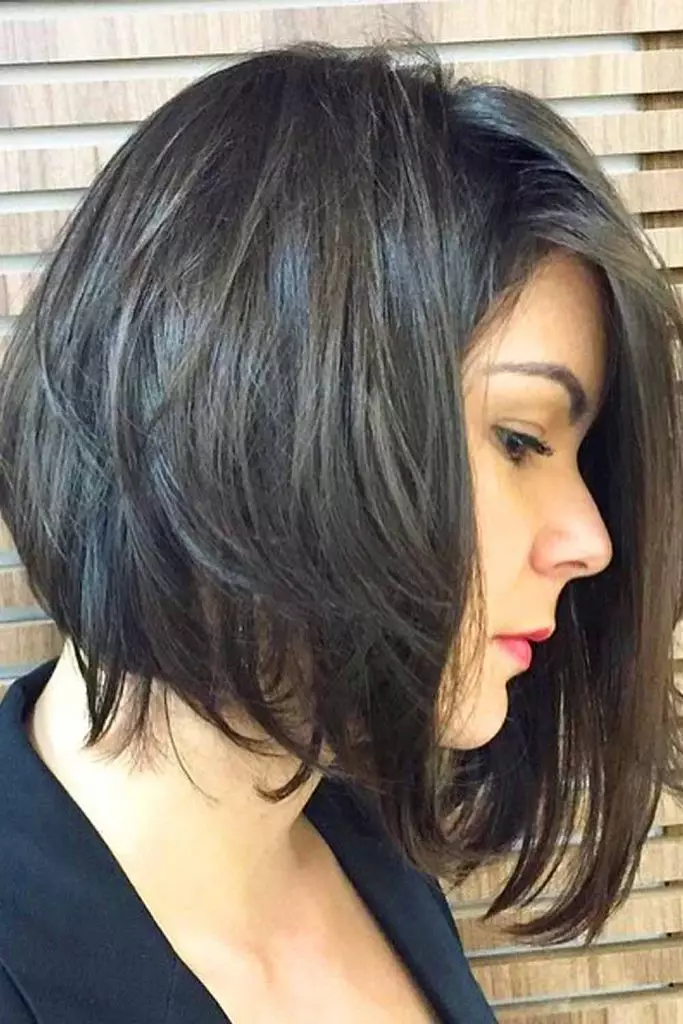 Side-Parted Feathered Lob