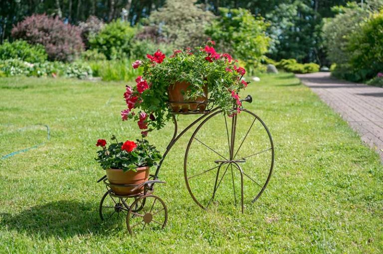 15 Bicycle Planter Ideas For Your Garden