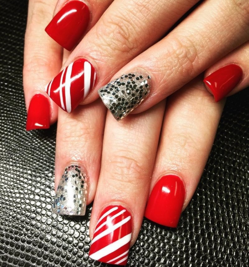 45+ Christmas Nail Art Ideas that will make you look sharp and confident