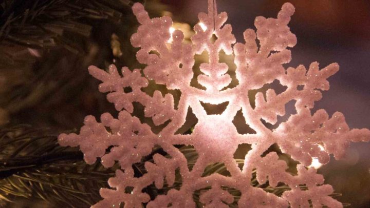 Ideas To Set Up Your Glamorous And Beautiful Upside-Down Christmas Tree