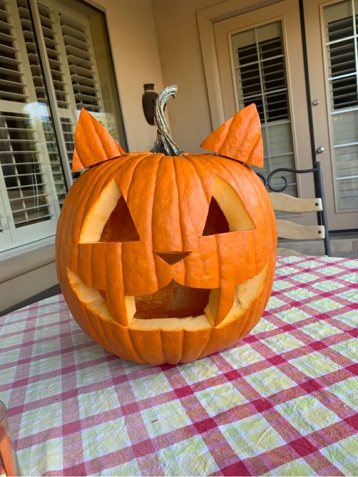 Halloween cat pumpkin carving