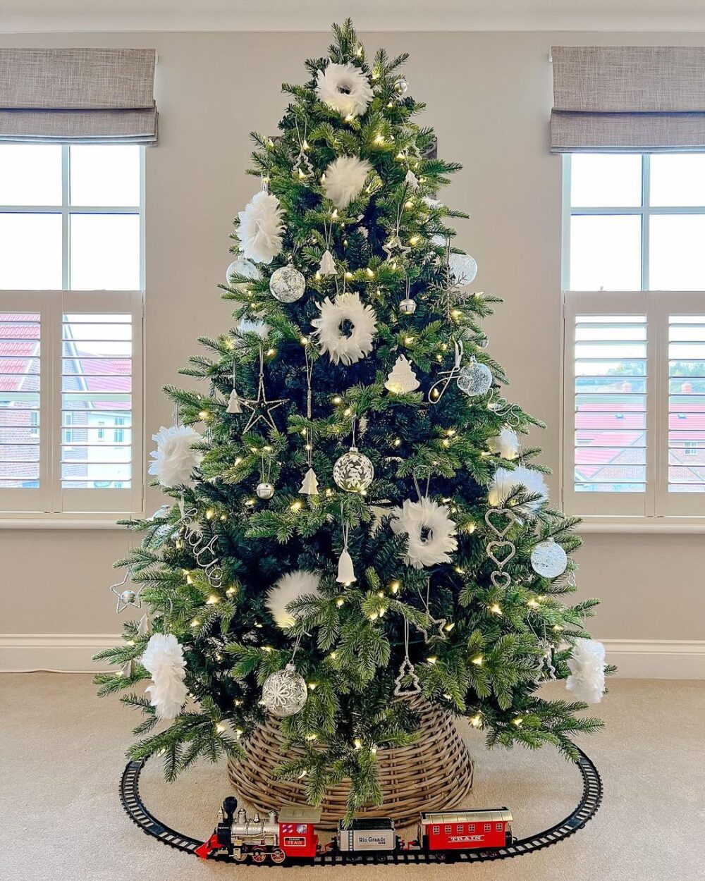 White Christmas Tree Decor Ideas