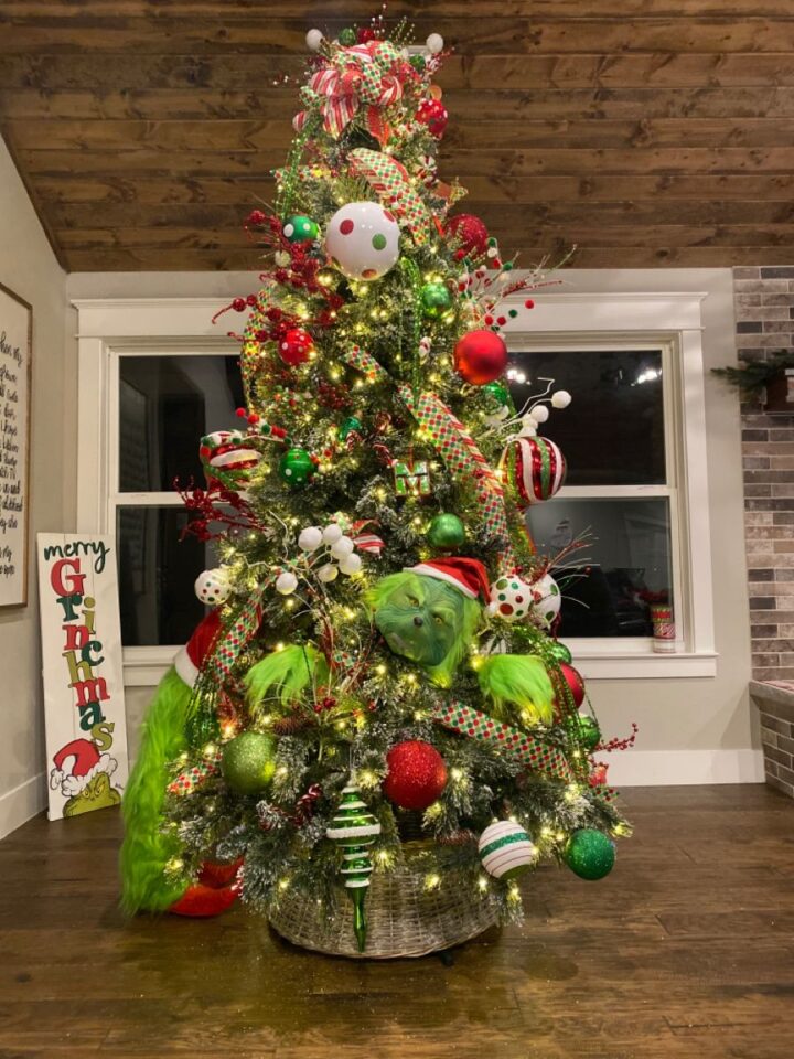 40+ Unique Christmas Tree Decoration Ideas For A Festive Holiday