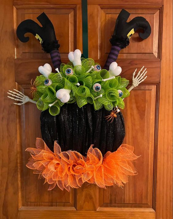 Easy Halloween wreath.