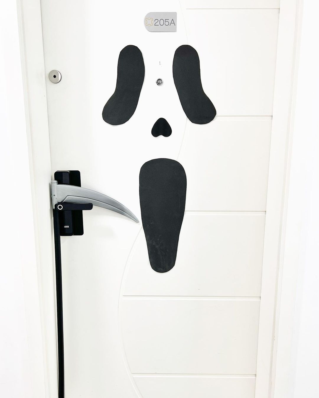 Ghostface on the door!