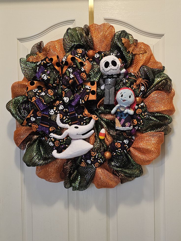 Halloween Wreath is beautiful and making it