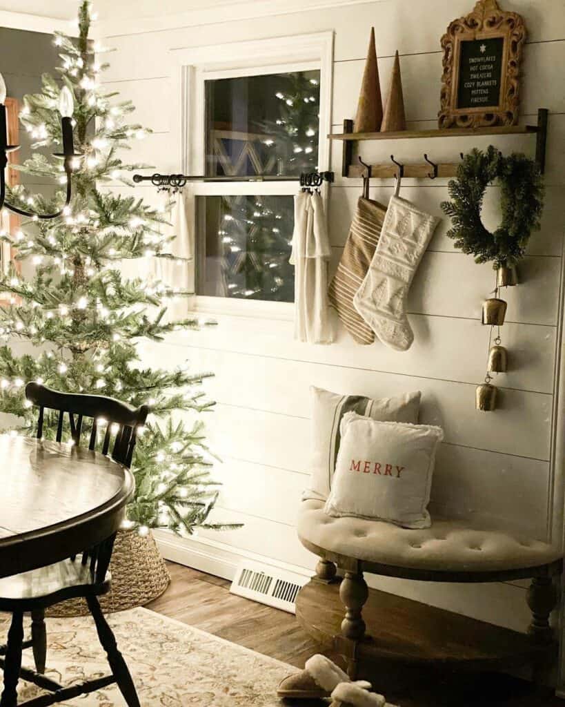 Christmas Entry Décor Ideas With Bells