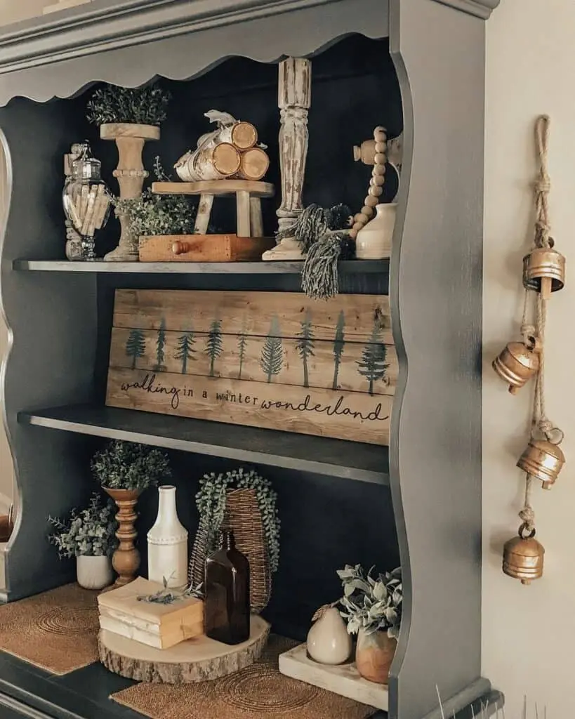 Farmhouse Lodge Christmas Décor With Bells