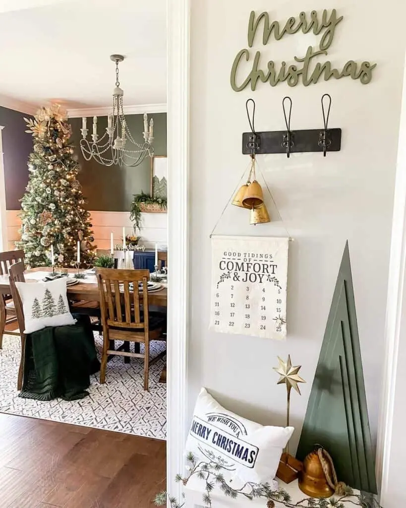 Holiday Hallway Decorating Ideas