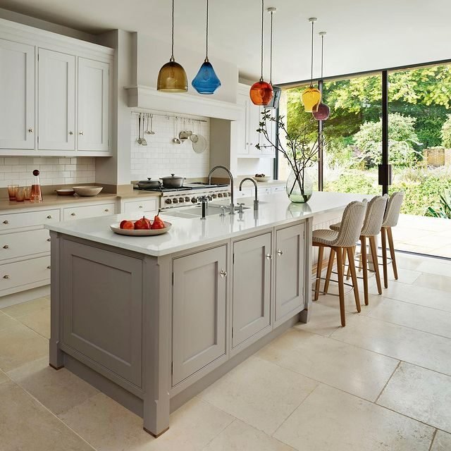 30 Creative Kitchen Island Ideas to Inspire Your Home in 2025 29 Mix Color Pendant