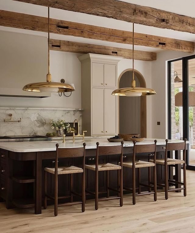 30 Creative Kitchen Island Ideas to Inspire Your Home in 2025 27 Plate Gold Lighting