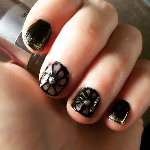 Casual Black Nail Art Floral Design for Small Nails