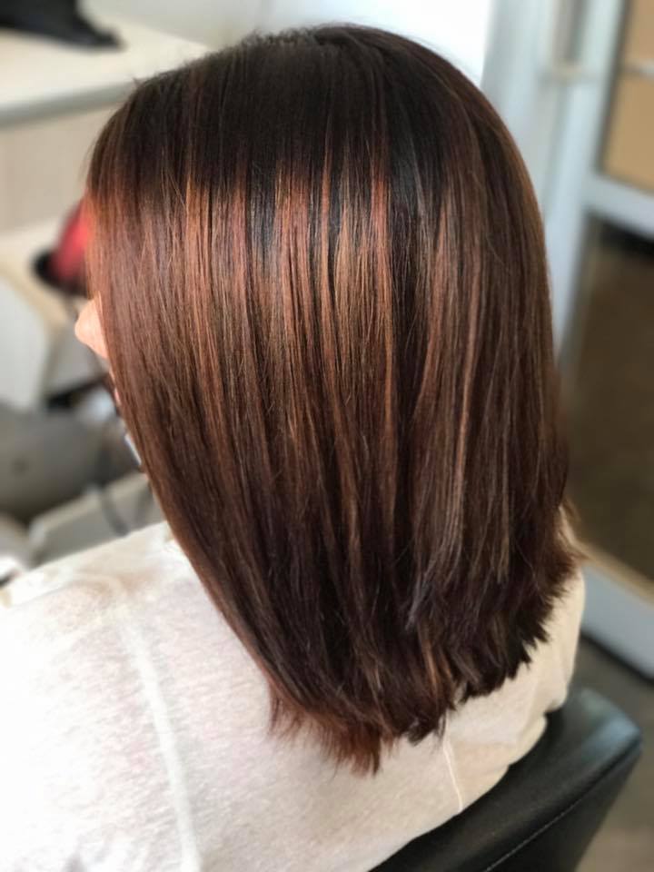 Chestnut Streaks For Straight Short Hair This Fall