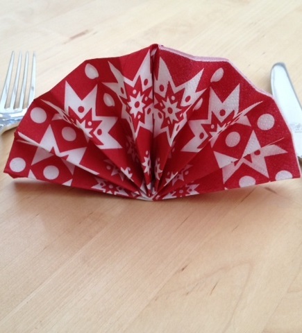 Easy fan folding napkin for the dinner table.