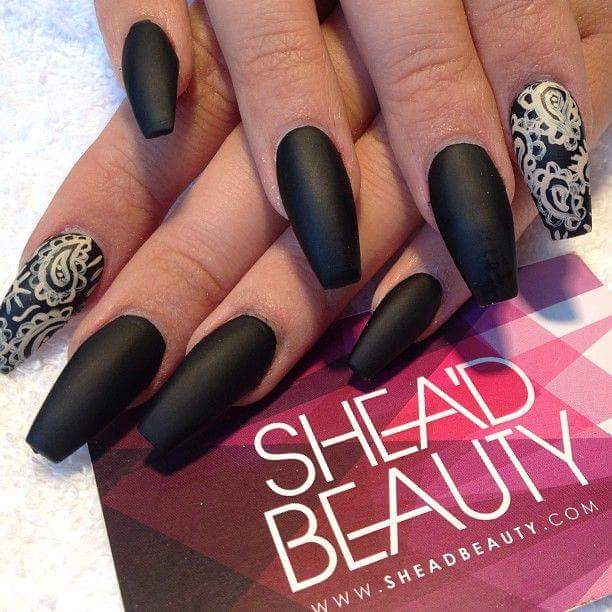 Feminine Black Nail Art