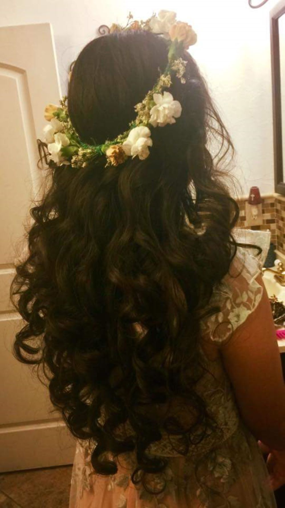 Flattering Bohemian wedding hairdo