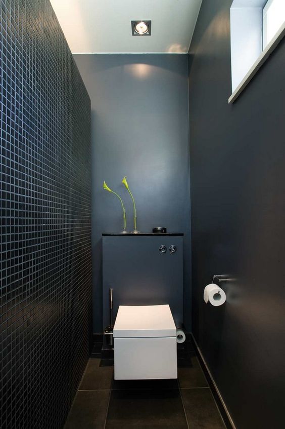 Contemporary Black-Themed Bathroom Idea