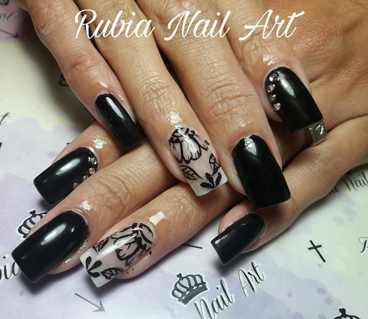 Outstanding Black Nail Art