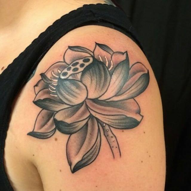 Simply beautiful and clean lotus flower shoulder cap tatoo ideas