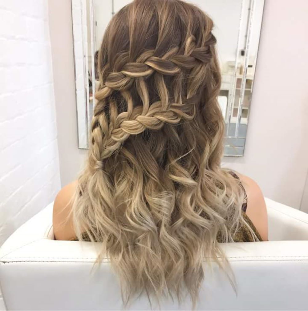 Stylish lace hairstyle idea