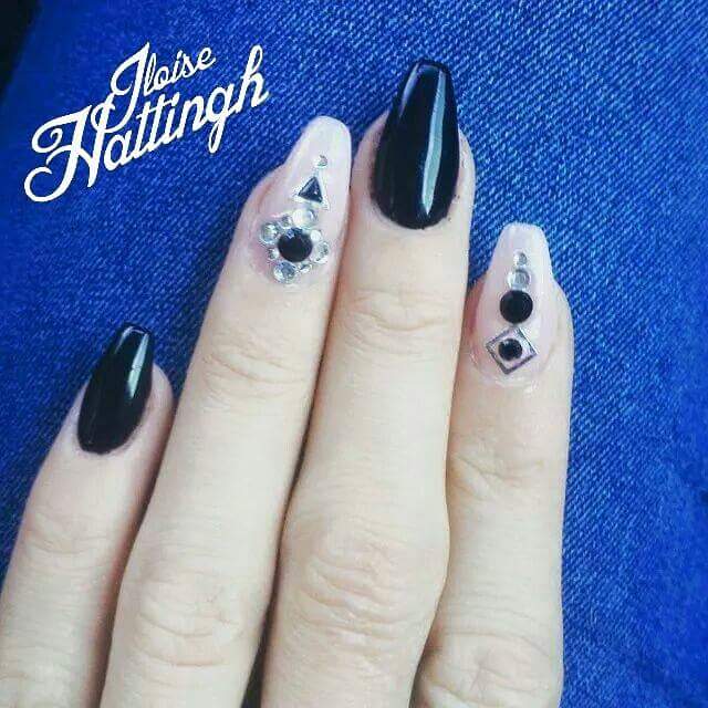 Superb Black Nail Art for Medium Sized Nails