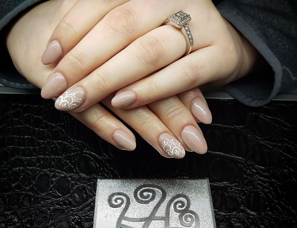 Trending Stunning gel Nails Nude with Glitters Design