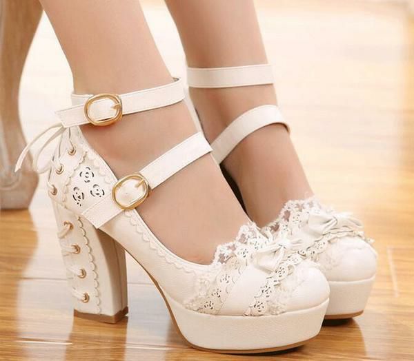 Beautiful Lacy Designed Mule Heels In Off White