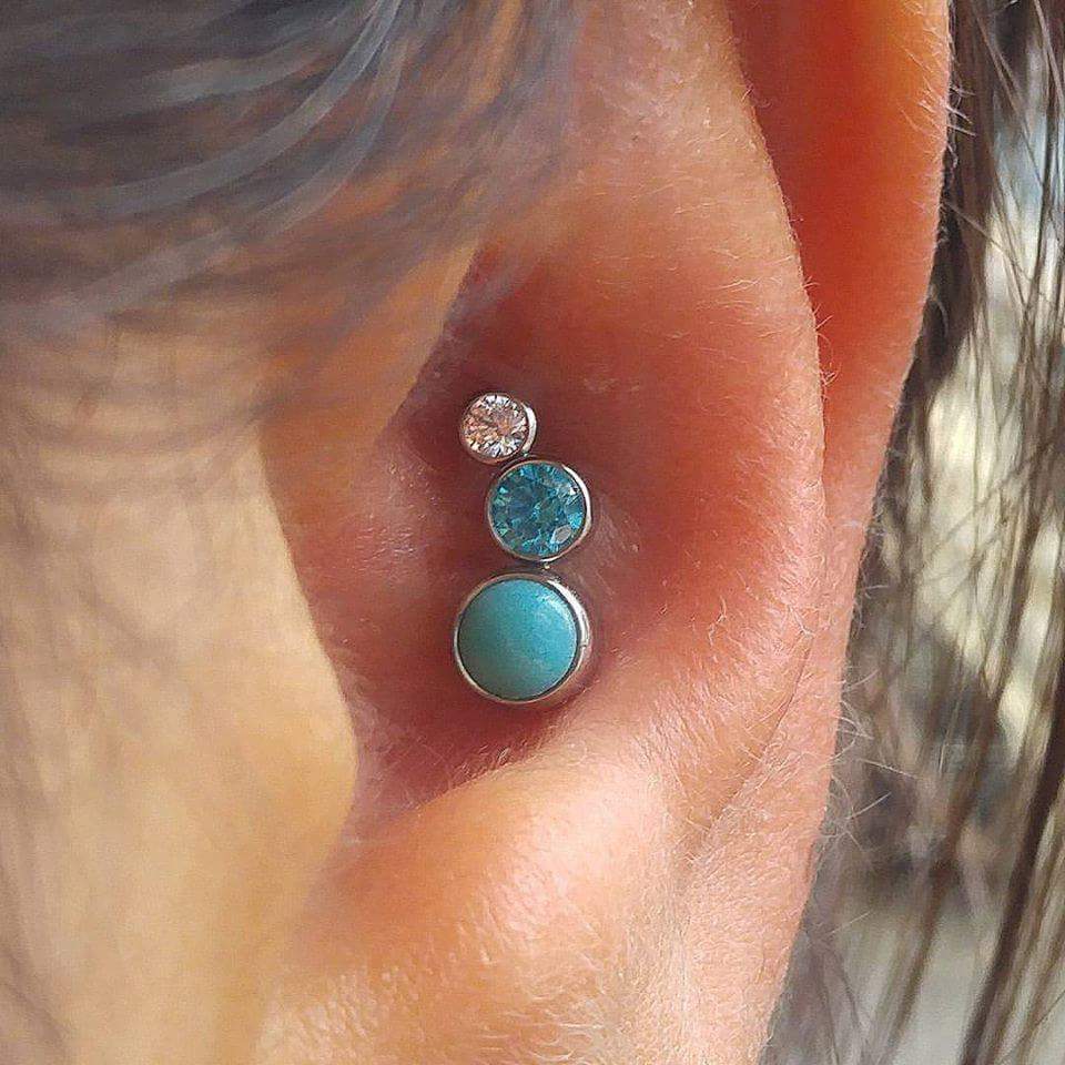 Beautiful Turquoise and Clear Gemstones Linked Conch Stud