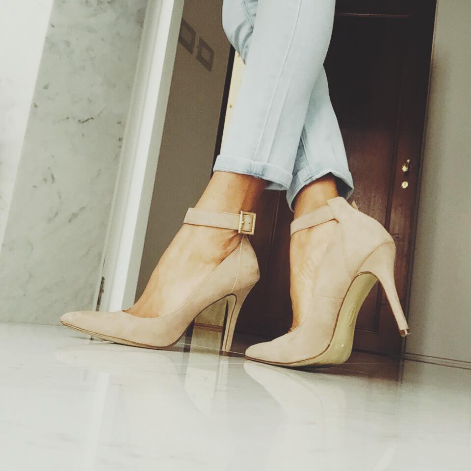 Beige D'Orsay Pumps To Walk In Style