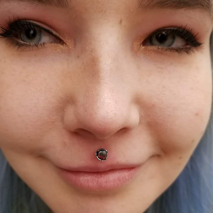 Bold Black Philtrum Labret Stud