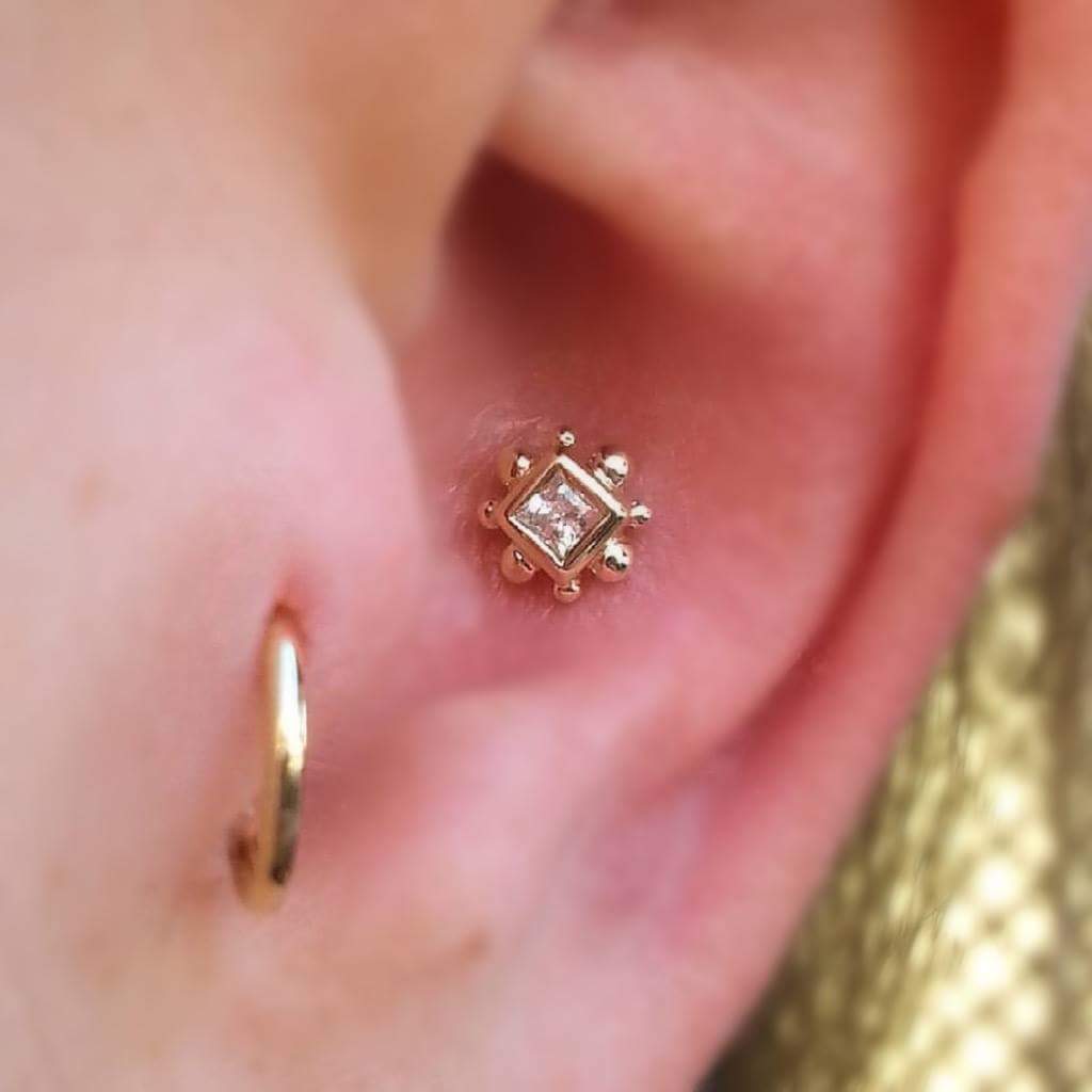 Chic Geometric Diamond and Silver Conch Stud