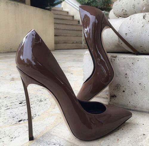 Glossy finish pointed toe heels