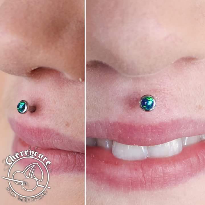 Green Blue Stone Jewel for the Cupid's Bow