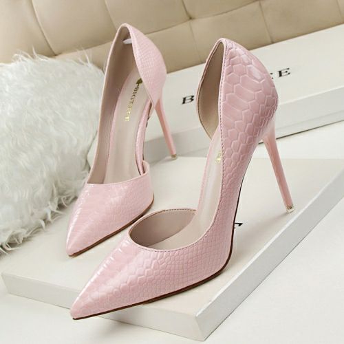 Half D'Orsay Pump In Pale Mauve To Look Formal