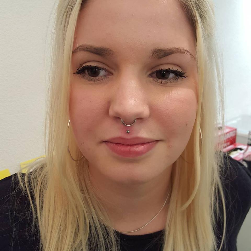 Nice Women Septum Piercing