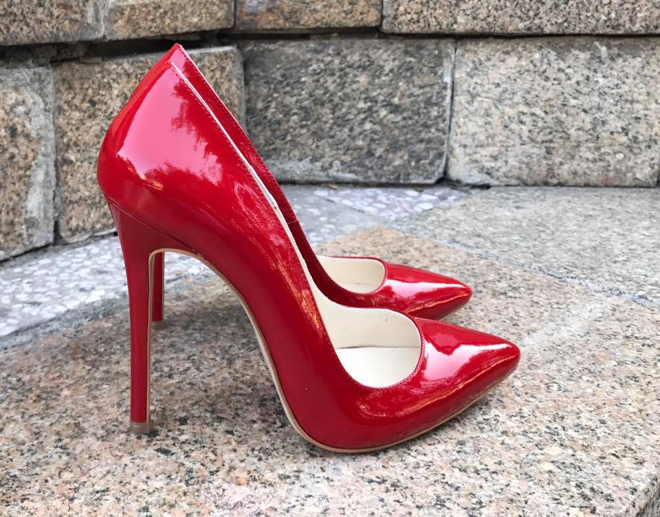 Sassy Look With This Red Shining Stiletto Pump