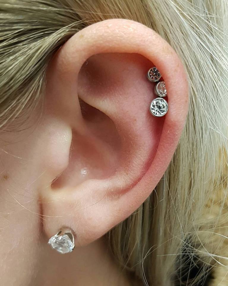 Unique Triple Diamond Barbell Tucked Right into this Helix Piercing